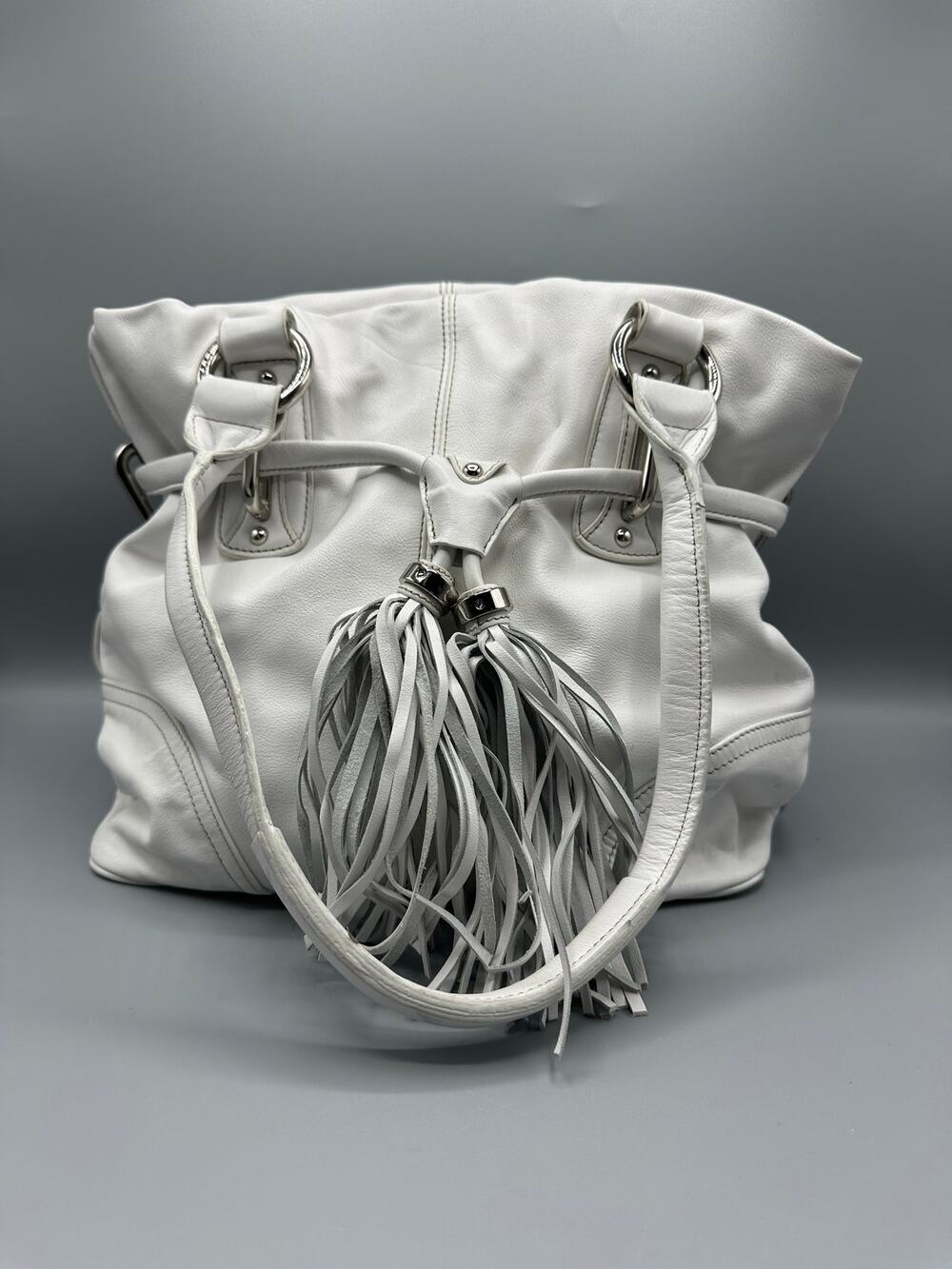 ✨ B. Makowsky White Leather Drawstring Tassel Shoulder Tote (11”x11”) ✨